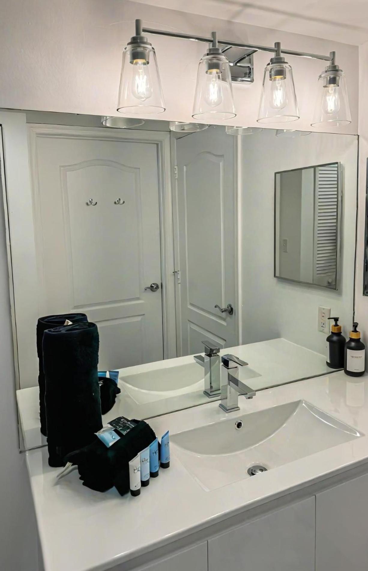 Appartement Elegant Centric Vibrant Pool Jacuzzi Free Parking à Miami Extérieur photo