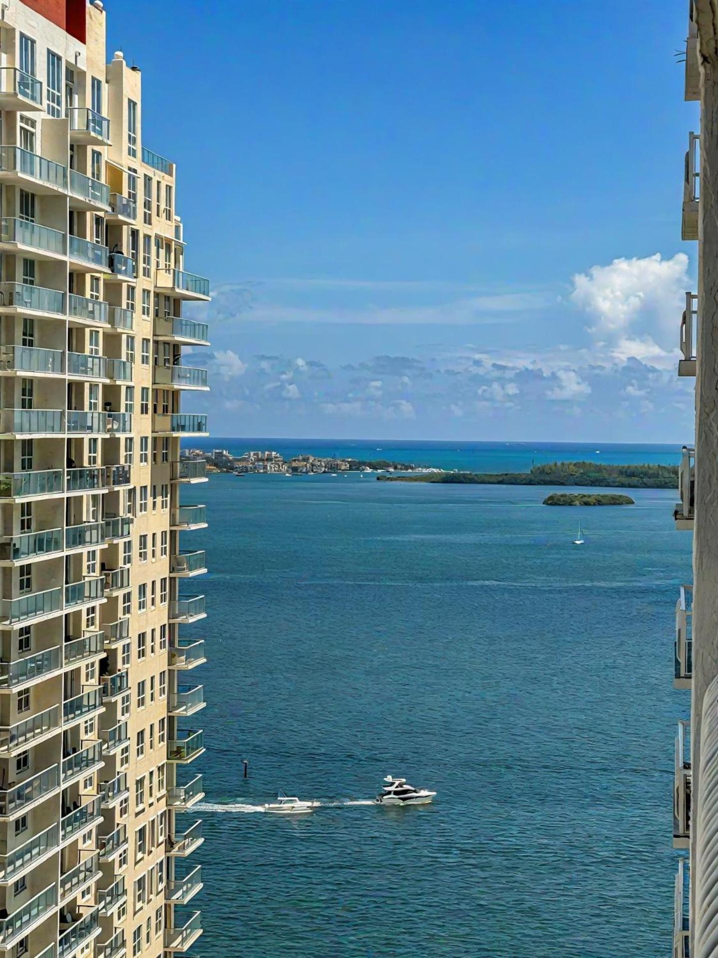 Appartement Elegant Centric Vibrant Pool Jacuzzi Free Parking à Miami Extérieur photo