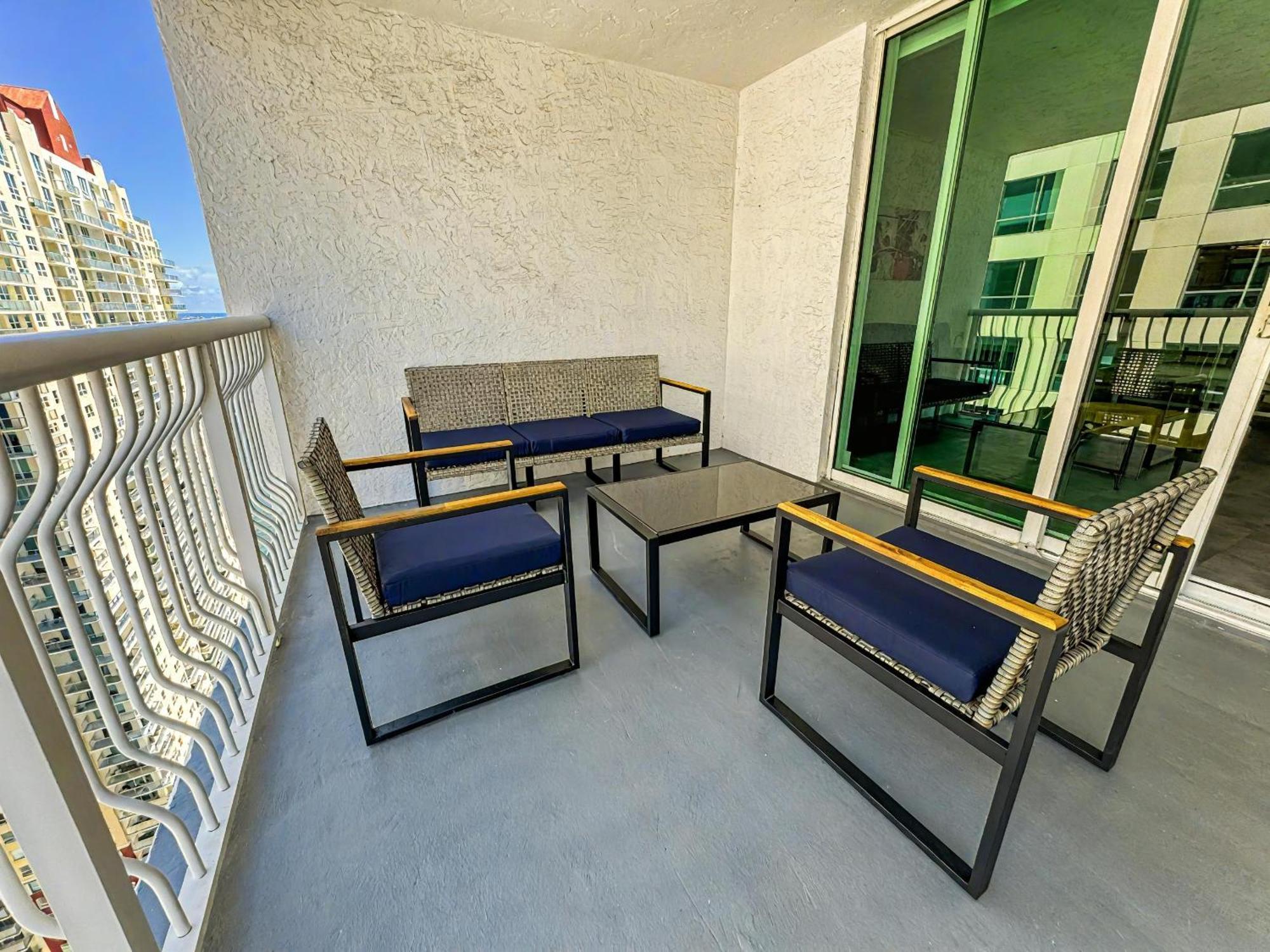 Appartement Elegant Centric Vibrant Pool Jacuzzi Free Parking à Miami Extérieur photo