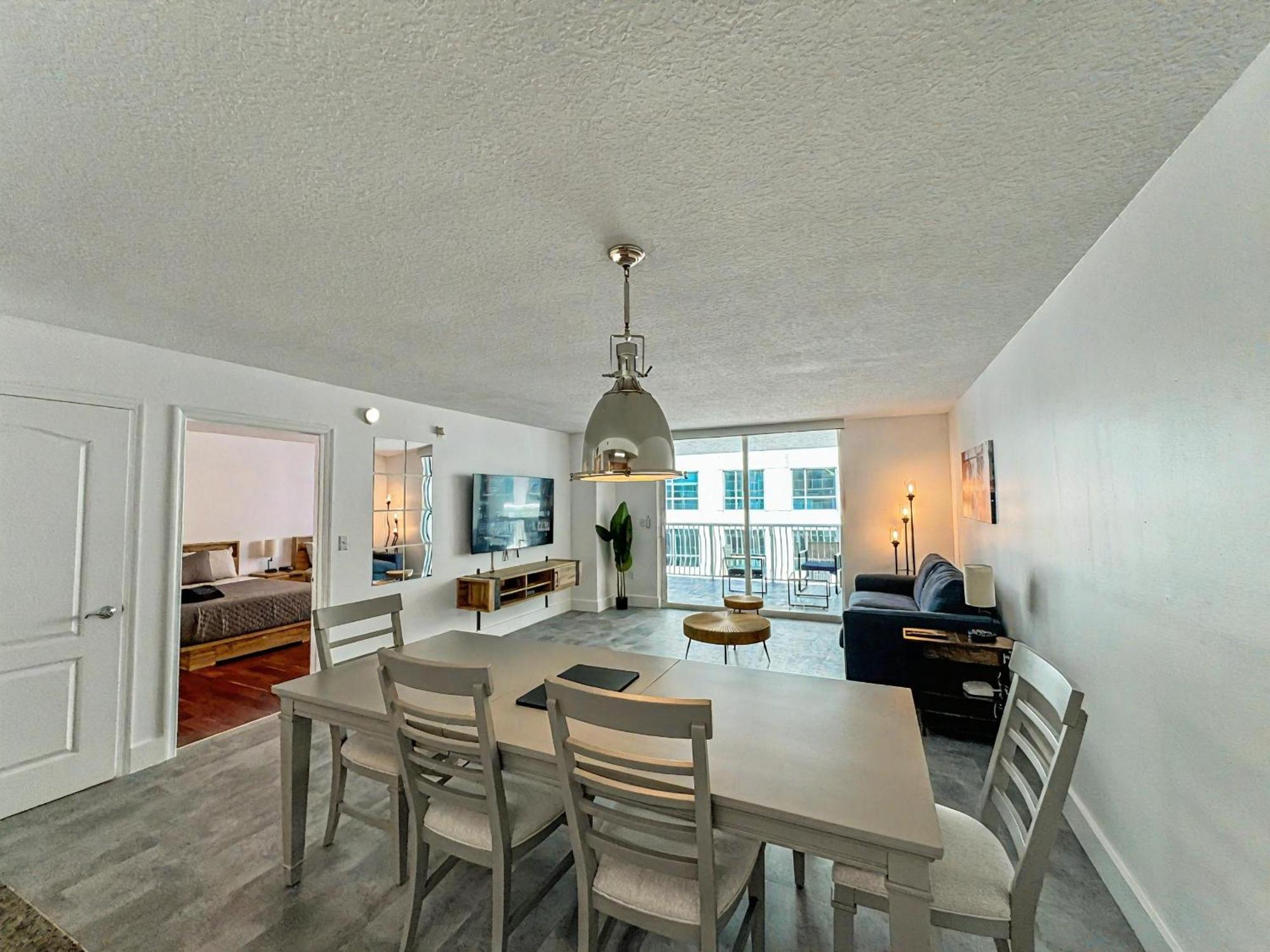 Appartement Elegant Centric Vibrant Pool Jacuzzi Free Parking à Miami Extérieur photo