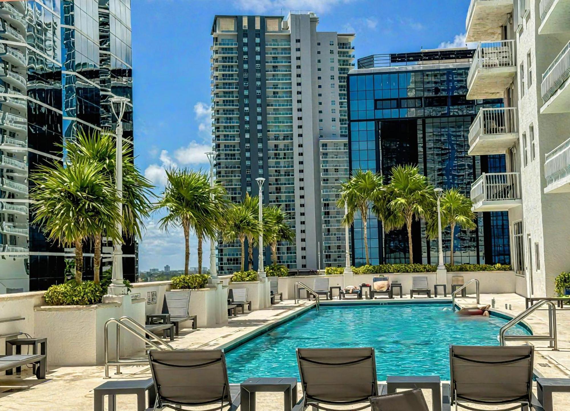 Appartement Elegant Centric Vibrant Pool Jacuzzi Free Parking à Miami Extérieur photo